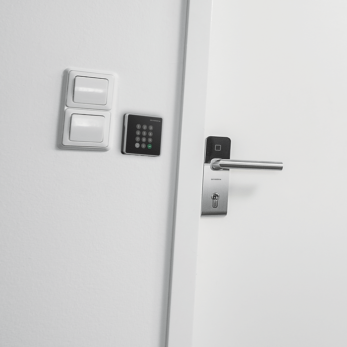 3.	dormakaba keypad unit 90 12 with c-lever Air lock